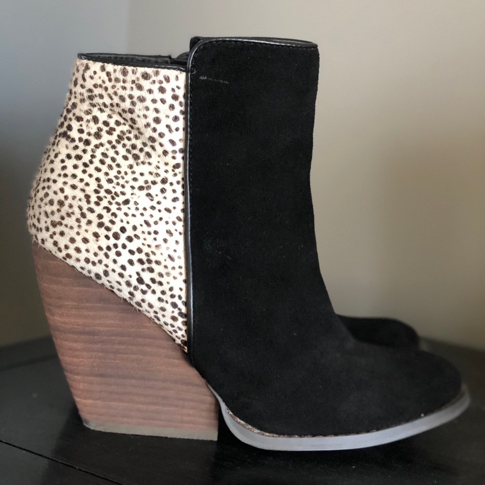NEW - Very Volitale Animal Print Boots